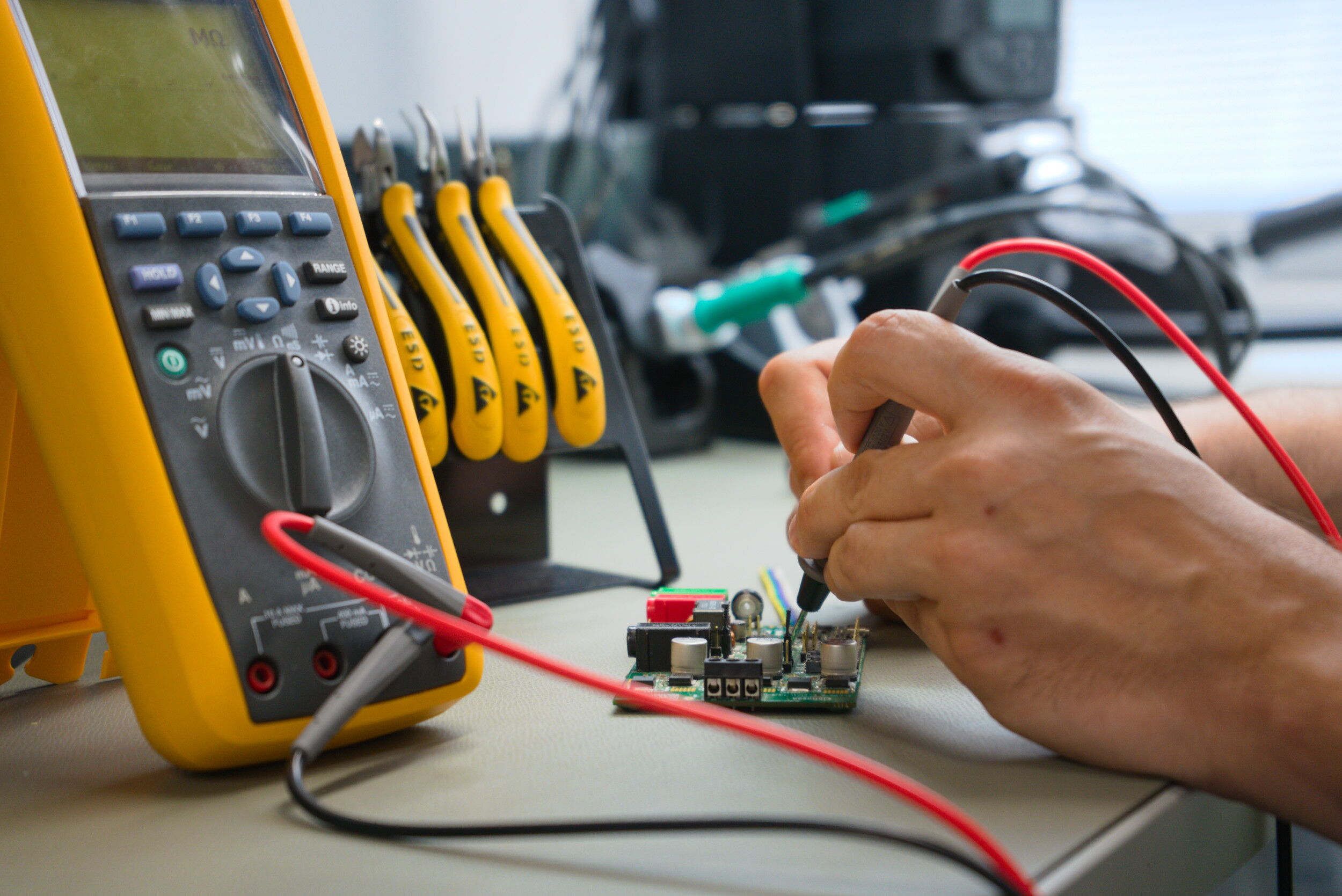 MOTEON - Basic electronics inspection